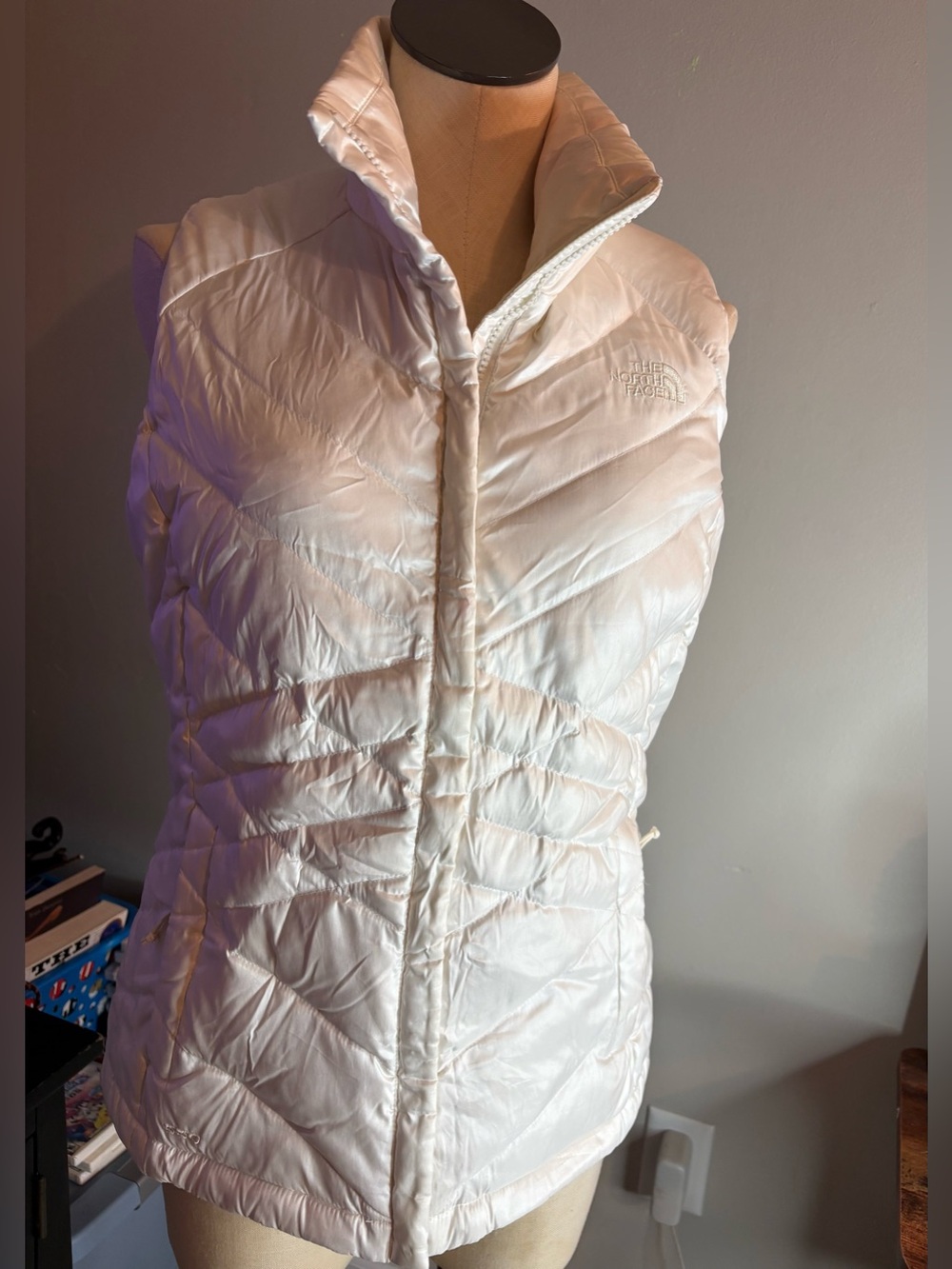 The North Face Women’s White Quilted Down Vest 550 down .